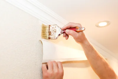 Pose de papier peint à Peille — revêtements muraux et toiles de verre